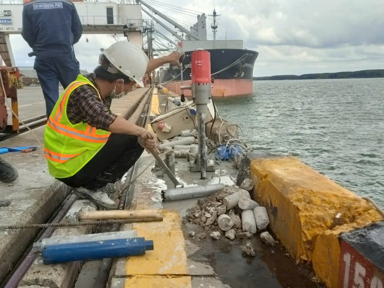 khoan cắt bê tông tâm phát