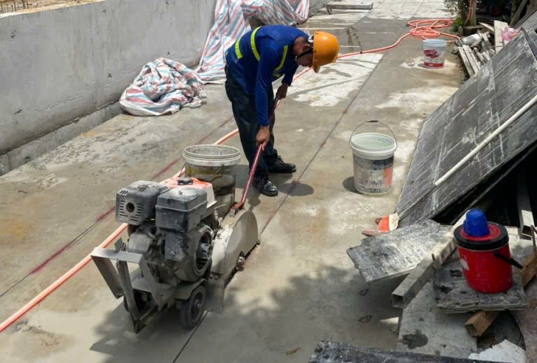 khoan cắt bê tông tâm phát