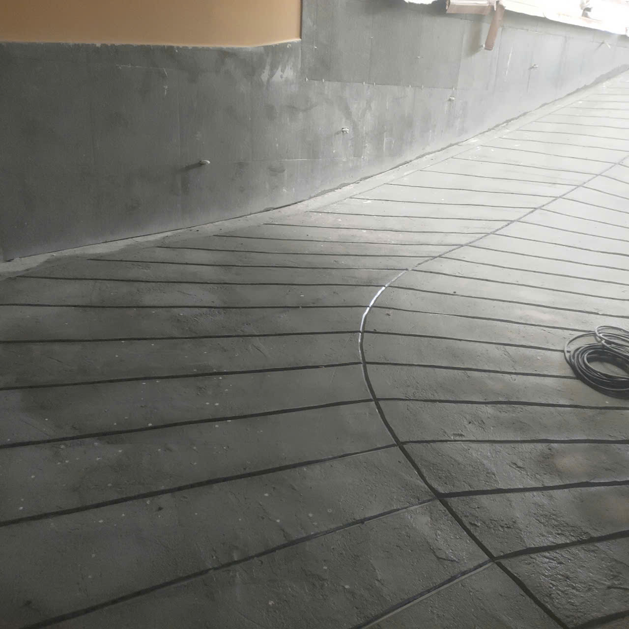 Cắt Ramp Dốc Tầng Hầm Quận 1